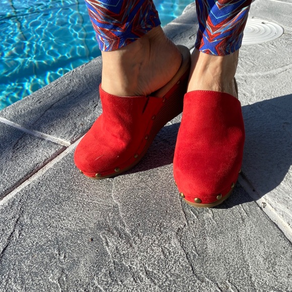 Red clog styled wedges - Picture 7 of 7